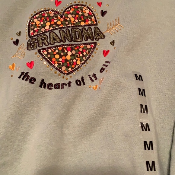 NWT Grandmas are the heart of it all sweat shirt sz M  green - Picture 1 of 8
